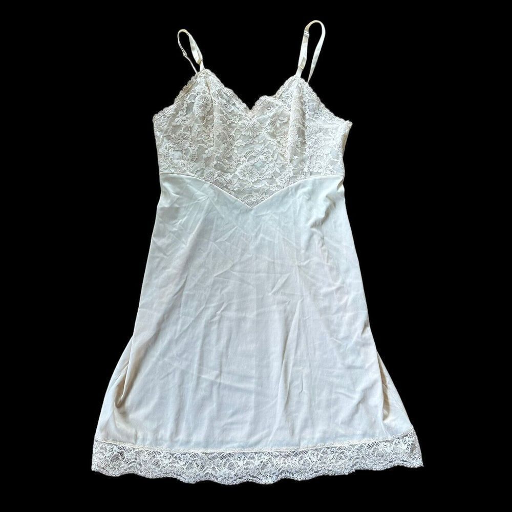 Lace Bodice Vanity Fair Beige Full Slip Size 32 VTG # 111208